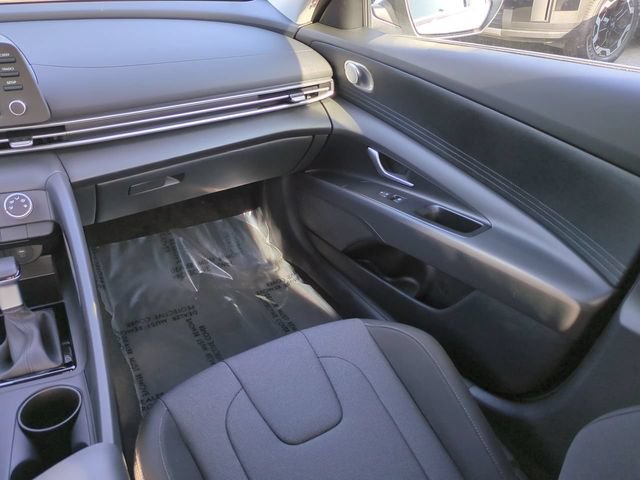 New 2026 Hyundai Elantra SE FWD image 15
