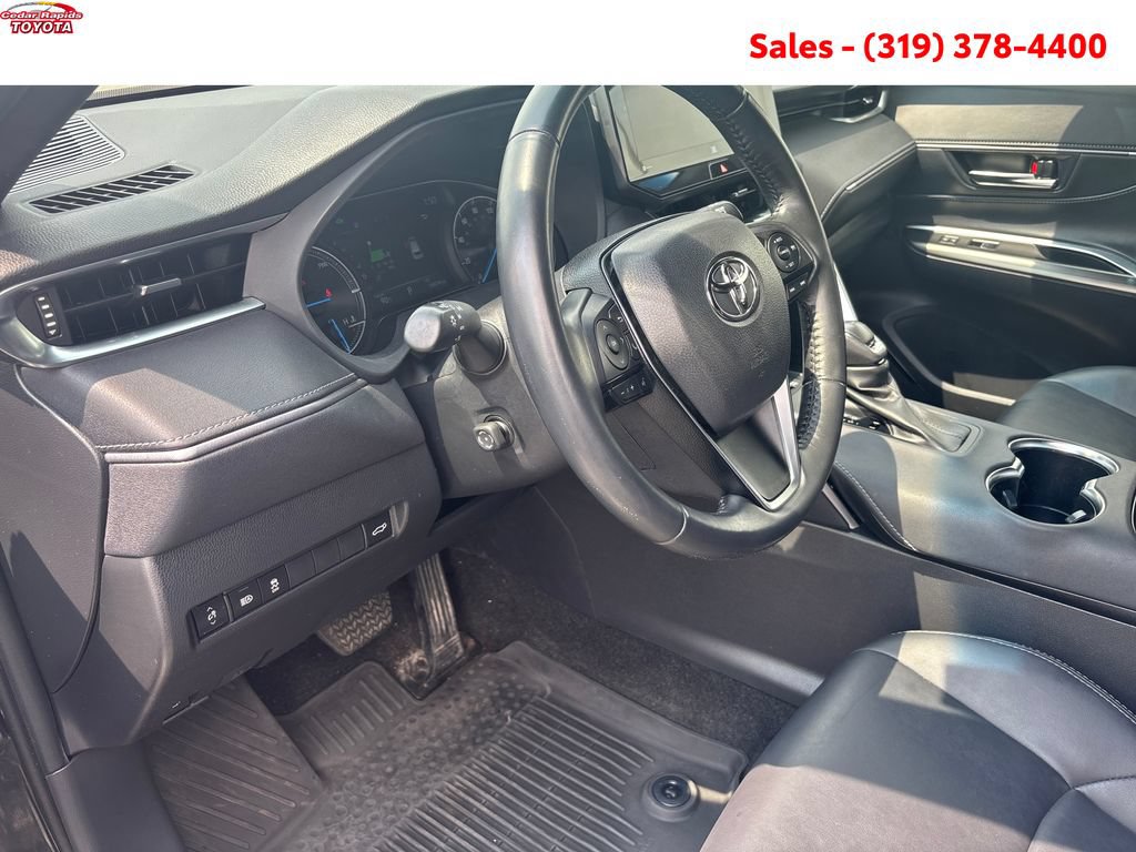 Certified 2022 Toyota Venza XLE AWD/4WD image 13