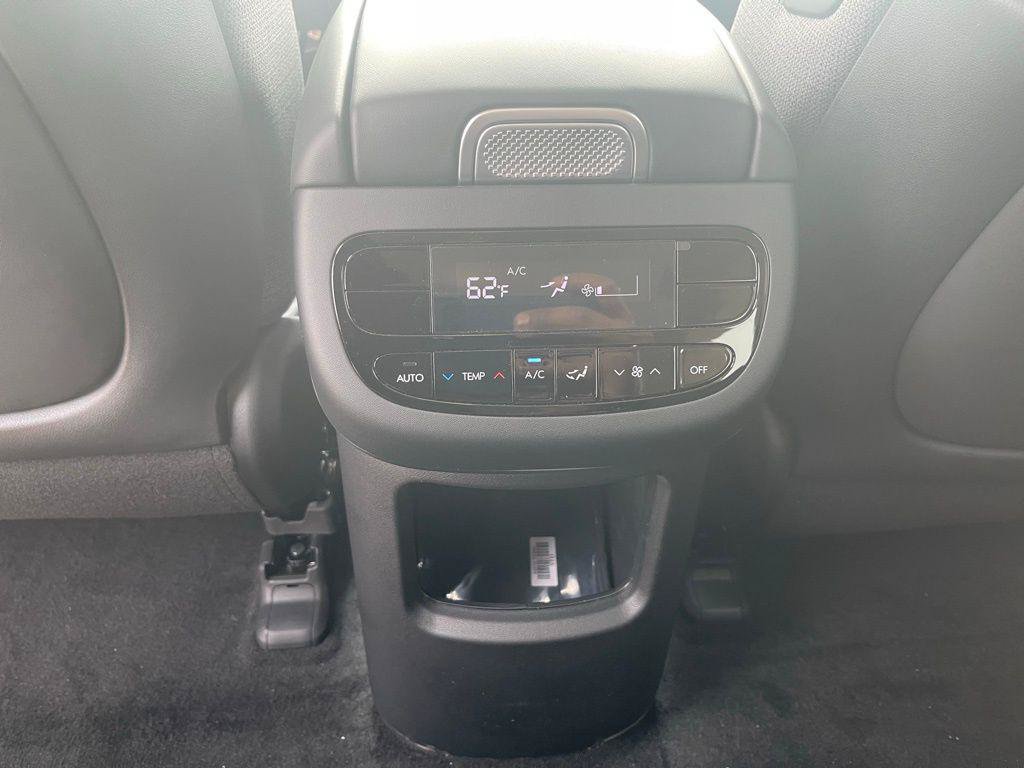 New 2026 Hyundai Ioniq 9 SE AWD/4WD image 13