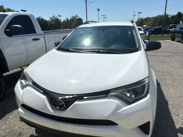 Used 2018 Toyota RAV4 LE AWD/4WD image 3