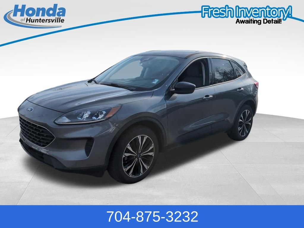 Used 2021 Ford Escape SE w/ SE Sport Appearance Package image 4