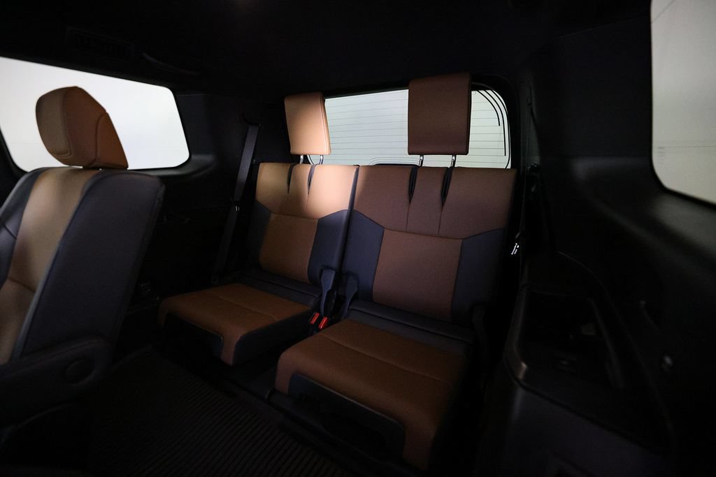 Used 2024 Lexus GX 550 w/ Accessory Package (Z1) AWD/4WD image 14
