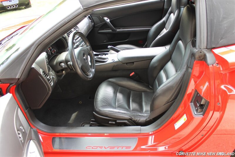 Used 2007 Chevrolet Corvette Convertible w/ Preferred Equipment Group RWD image 28