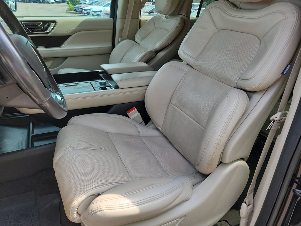 Used 2020 Lincoln Navigator L Reserve w/ Luxury Package AWD/4WD image 11