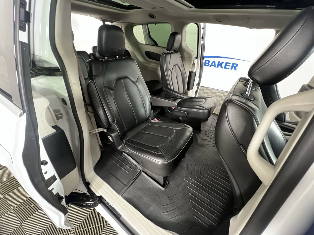 Used 2019 Chrysler Pacifica Limited FWD image 28