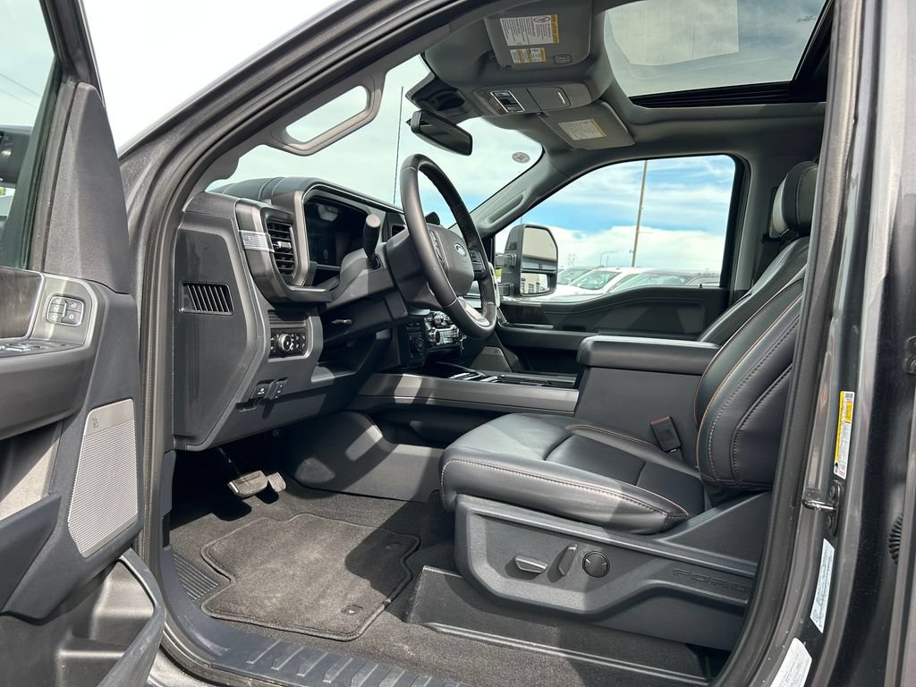 Used 2026 Ford F350 Lariat w/ Black Appearance Package AWD/4WD image 9