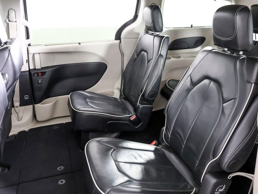 Used 2024 Chrysler Pacifica Limited image 39