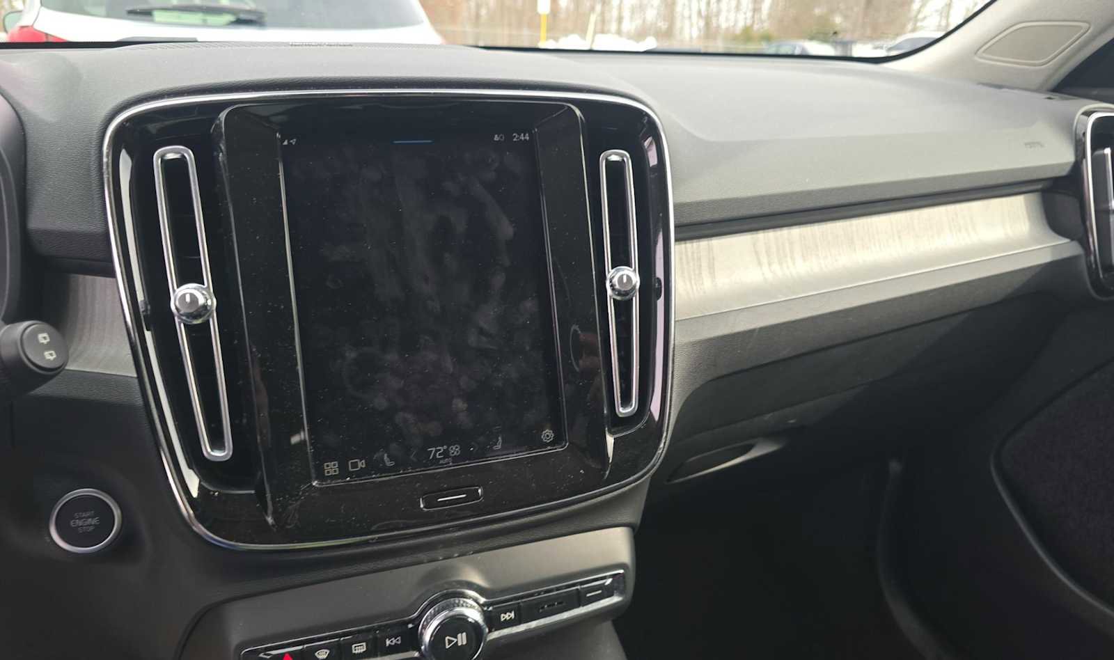 Used 2023 Volvo XC40 B4 Ultimate image 21