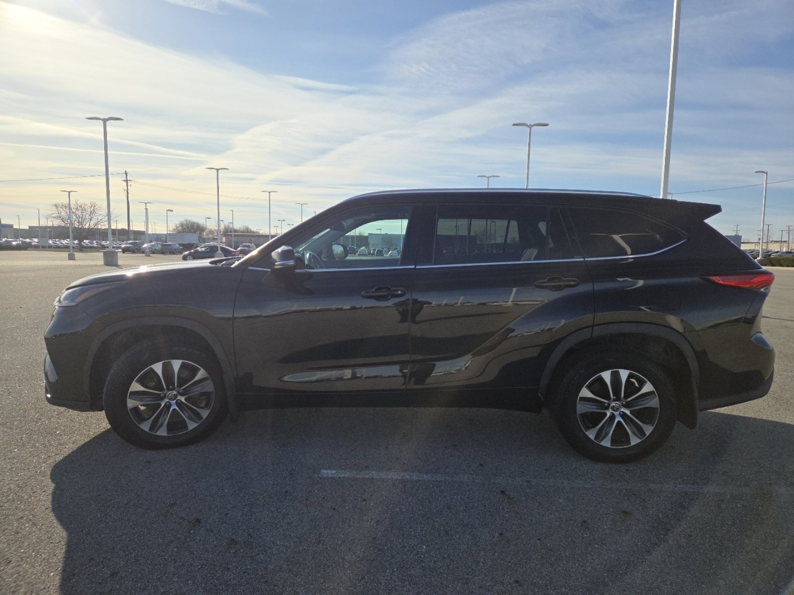 Used 2021 Toyota Highlander XLE image 14