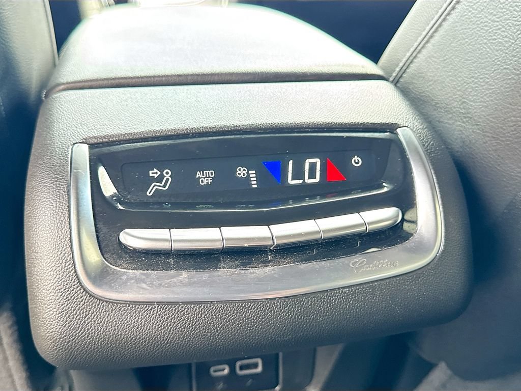 Used 2025 Cadillac XT6 Luxury AWD/4WD image 27
