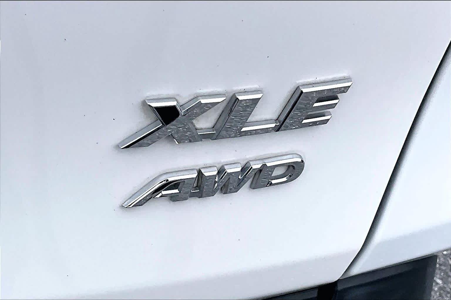 Used 2020 Toyota RAV4 XLE Premium AWD/4WD image 10