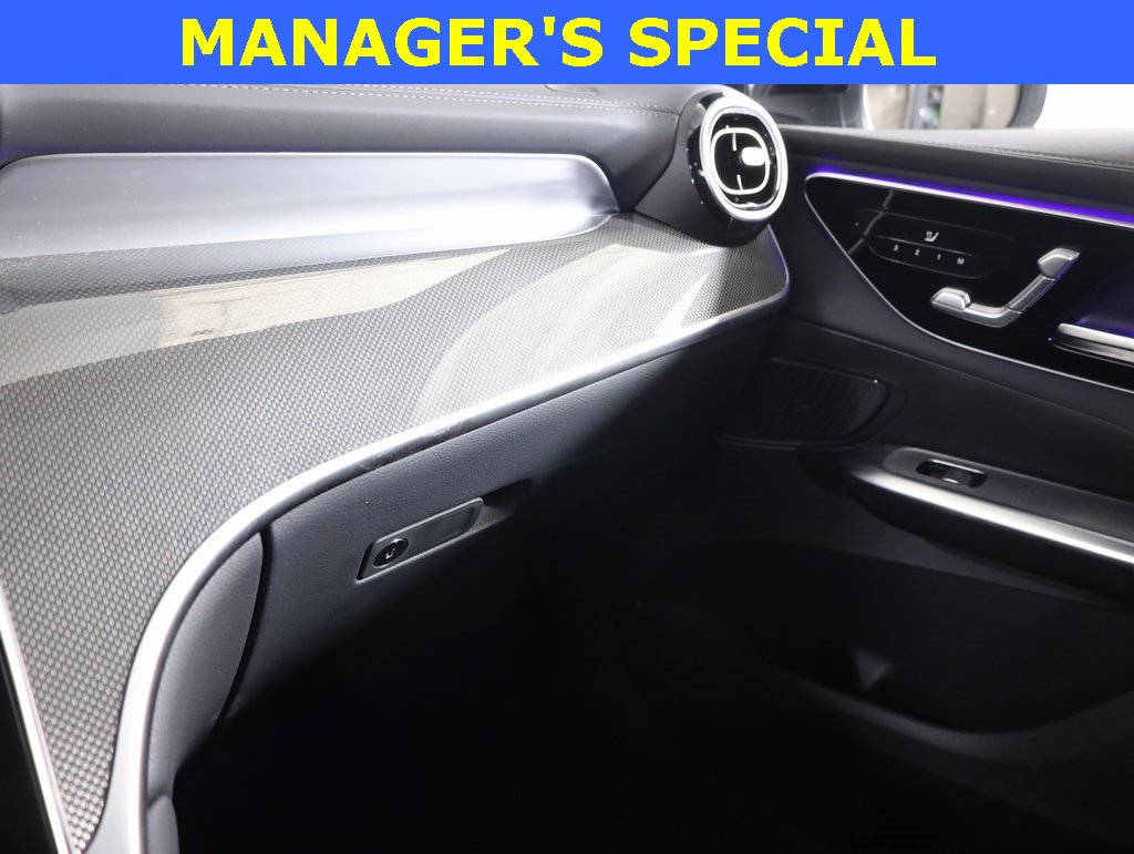 Used 2025 Mercedes-Benz GLC 300 4MATIC image 23