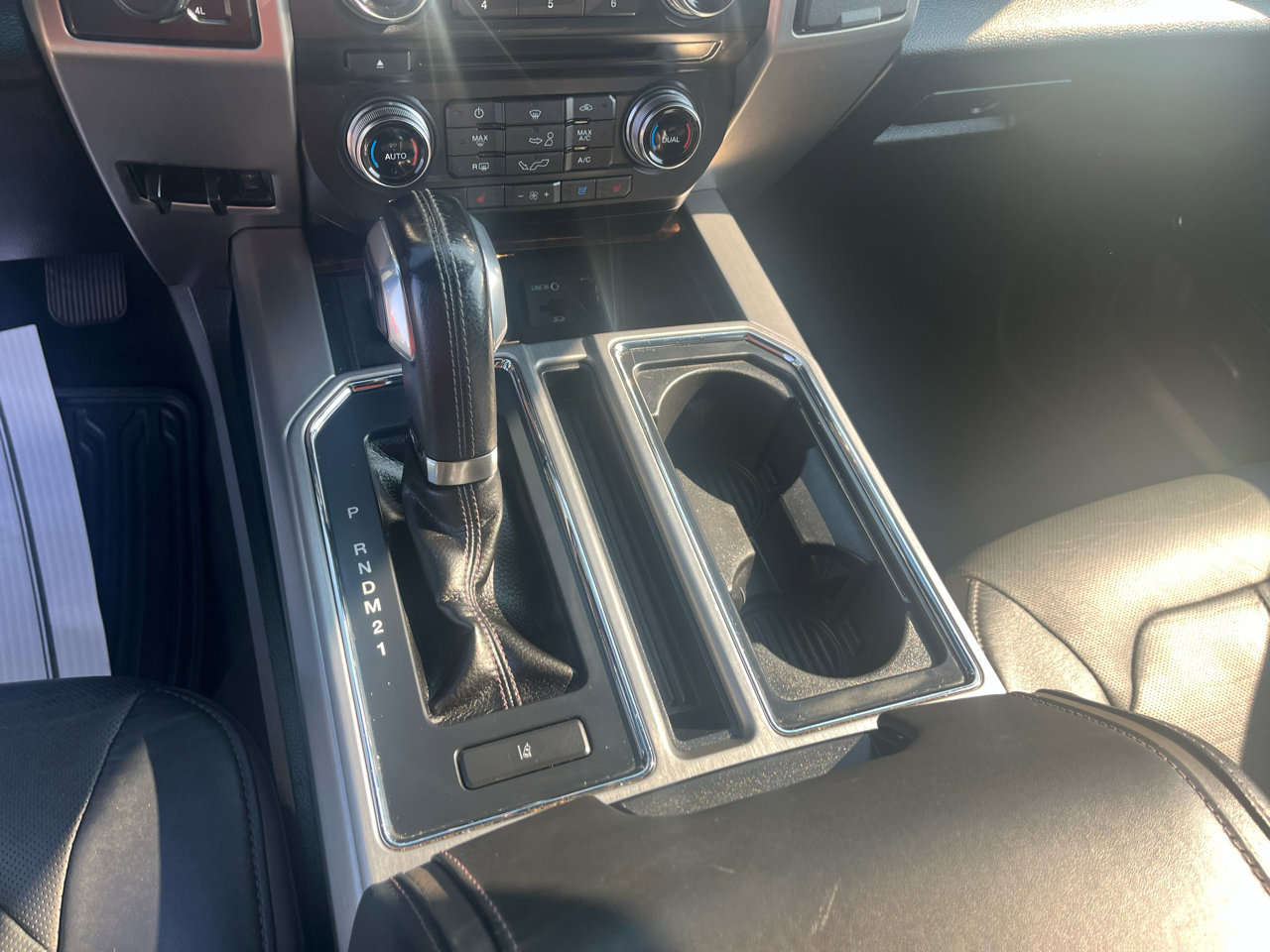 Used 2015 Ford F150 Platinum w/ Equipment Group 701A Luxury AWD/4WD image 12