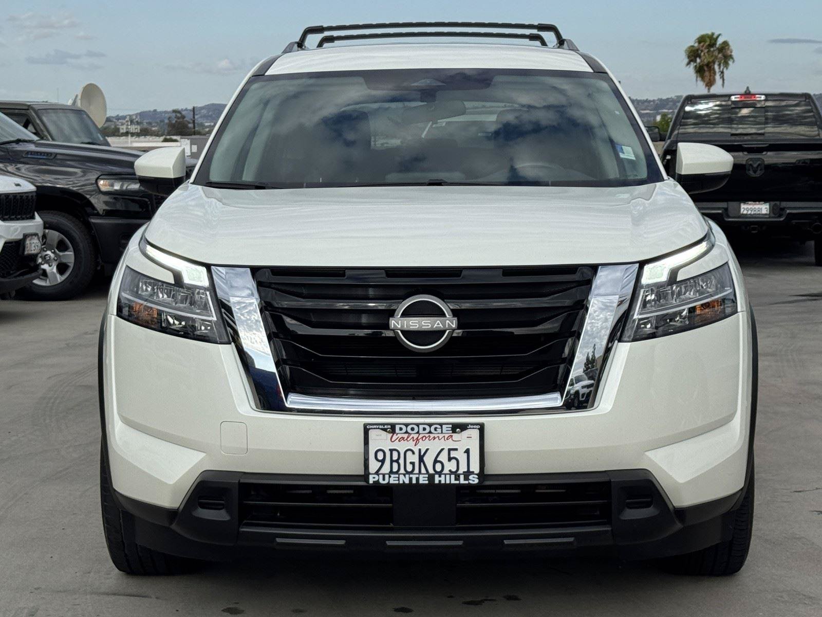 Used 2022 Nissan Pathfinder SV FWD image 2