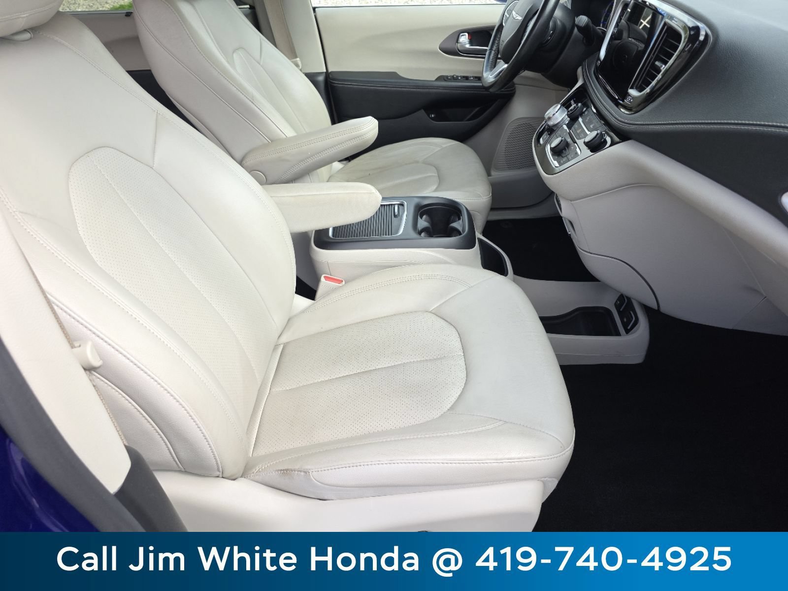 Used 2021 Chrysler Pacifica Touring-L FWD image 20