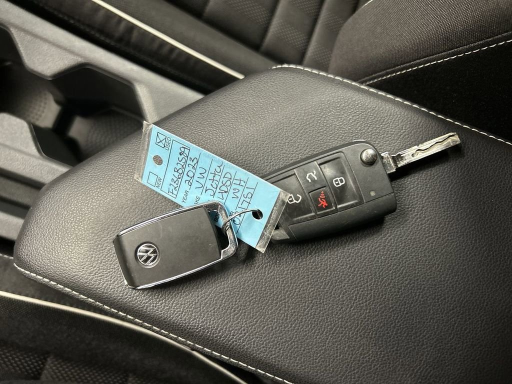 Certified 2023 Volkswagen Jetta Sport image 12