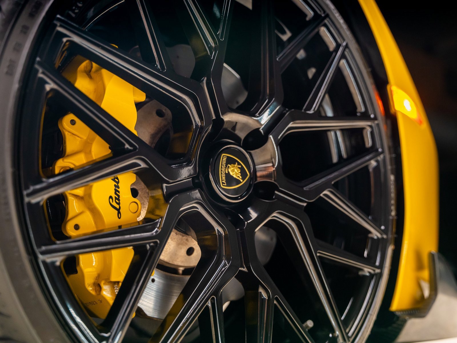 Used 2022 Lamborghini Huracan EVO image 24