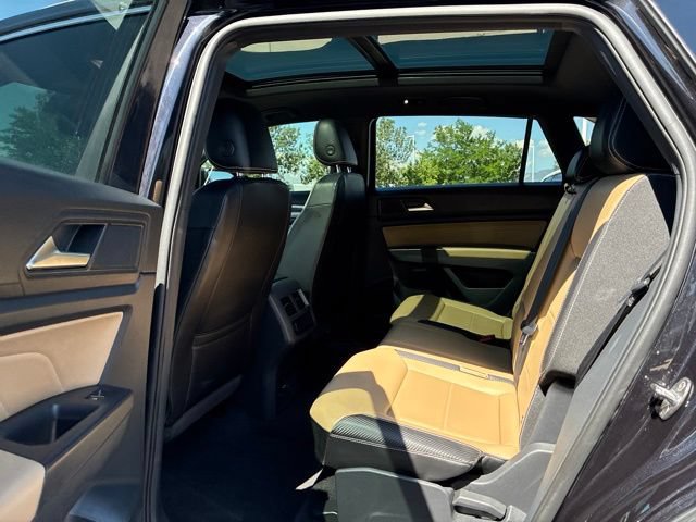 Used 2022 Volkswagen Atlas Cross Sport SEL R-Line AWD/4WD image 15