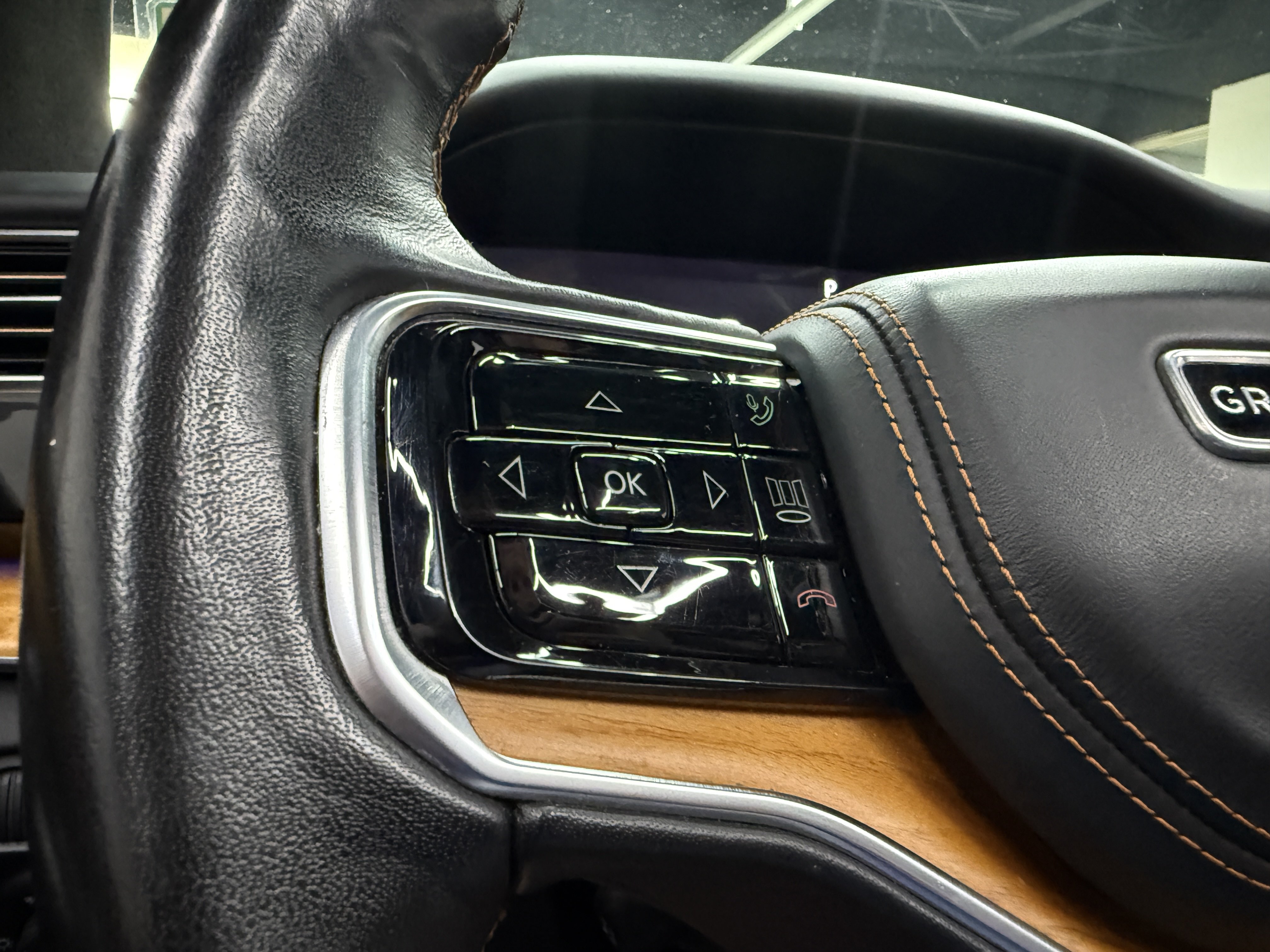 Used 2022 Jeep Grand Wagoneer Series III w/ Rear-Seat Entertainment Group AWD/4WD image 15