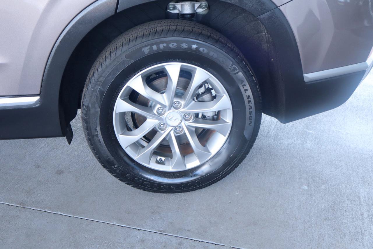 Used 2020 Hyundai Santa Fe SEL FWD image 11