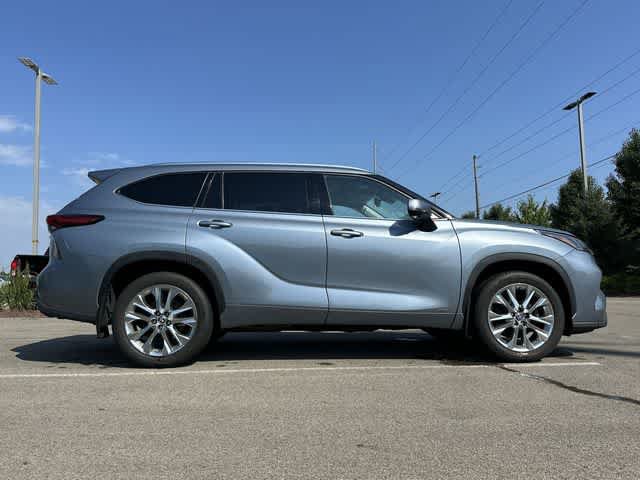 Used 2023 Toyota Highlander Limited AWD/4WD image 3