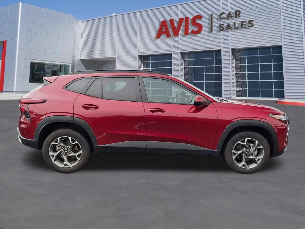 Used 2025 Chevrolet Trax LT w/ LT Convenience Package FWD image 5
