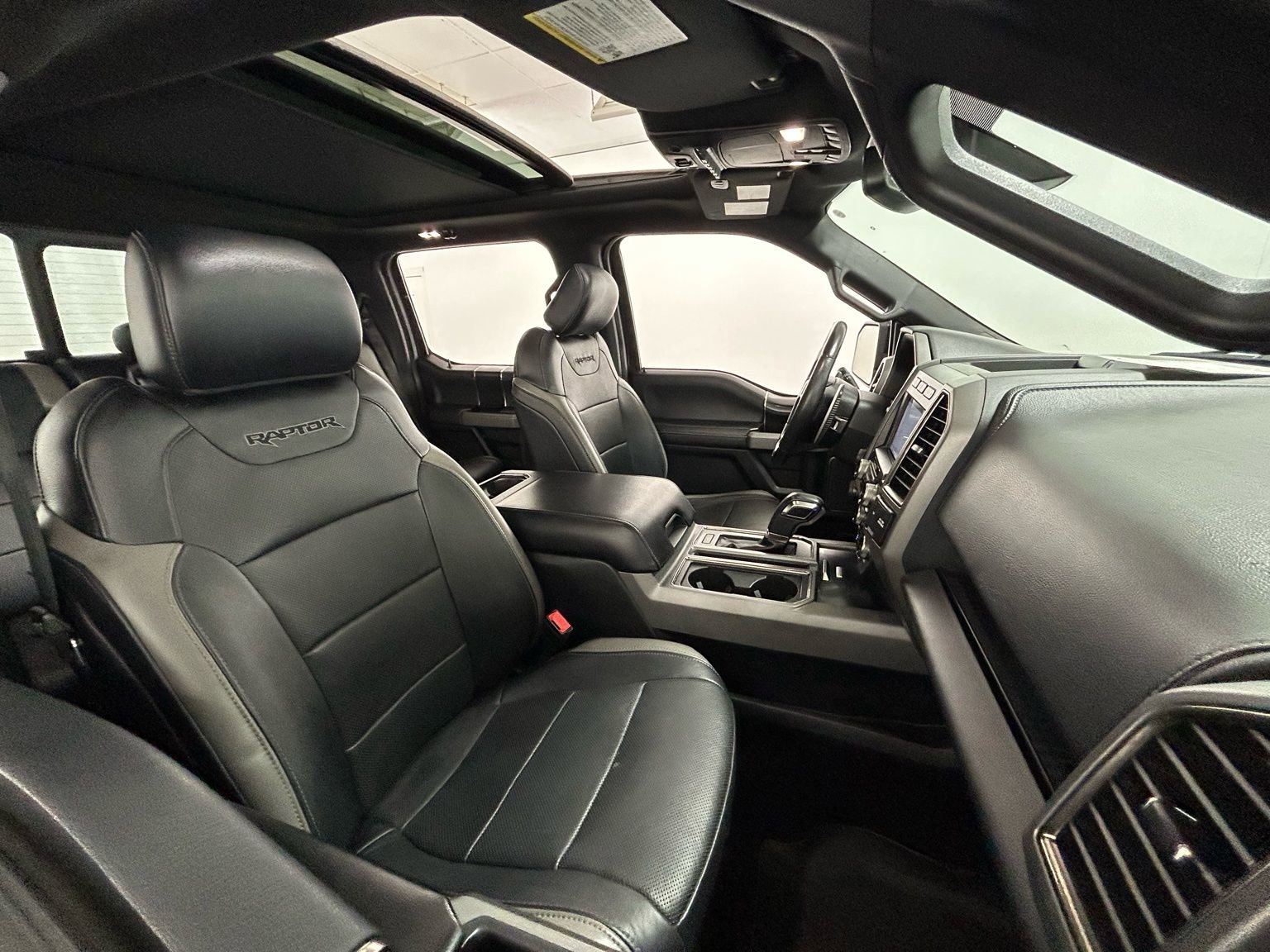 Used 2018 Ford F150 Raptor w/ Equipment Group 802A Luxury image 43