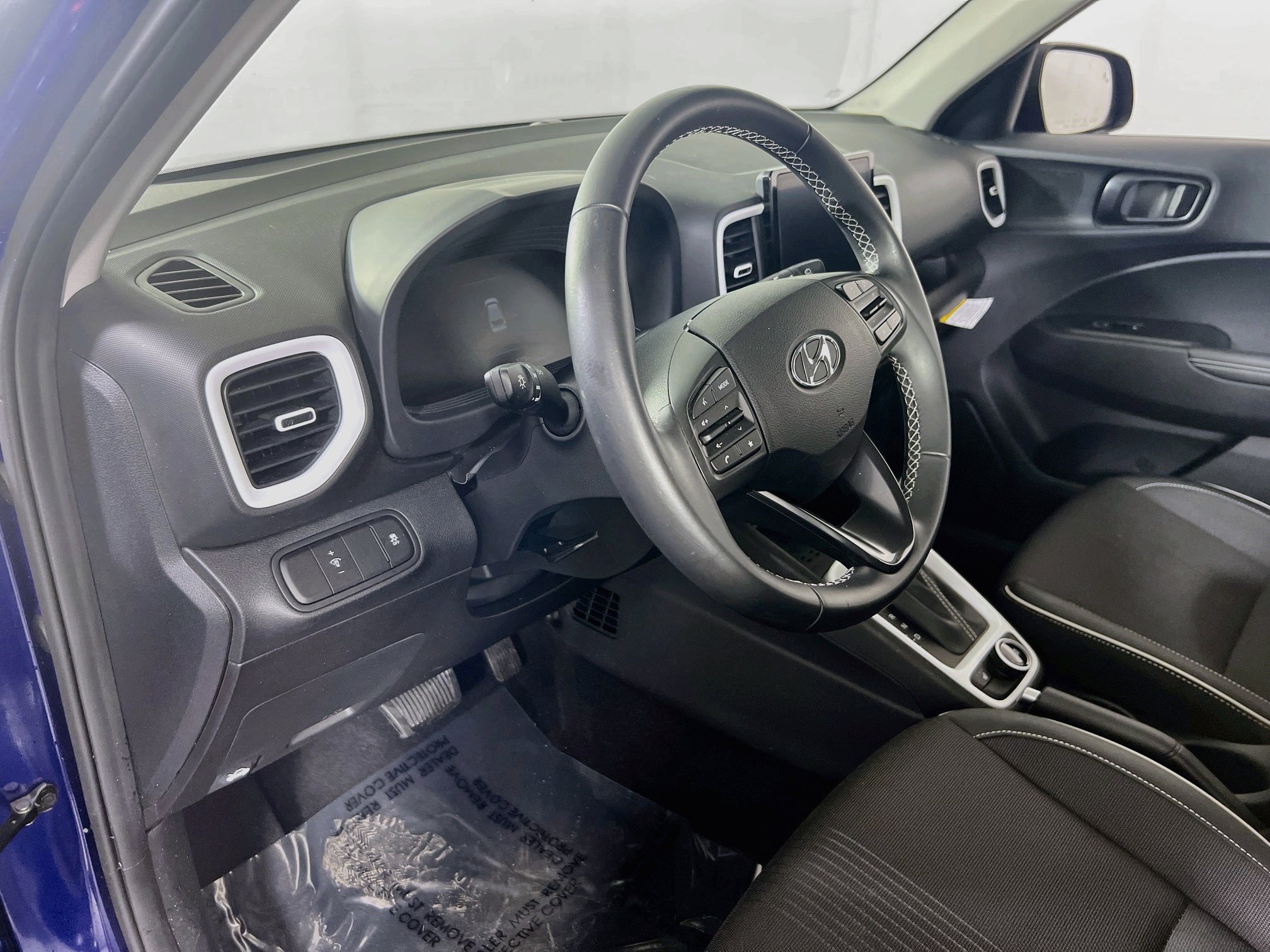 Used 2024 Hyundai Venue Limited FWD image 9