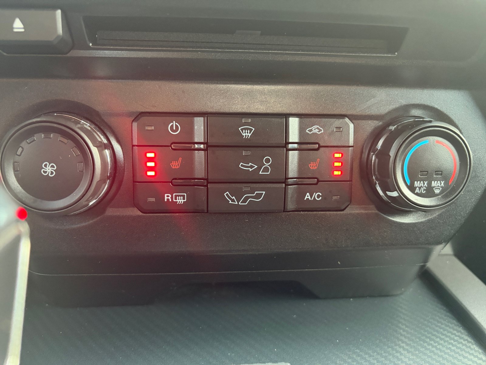 Used 2018 Ford F150 XLT w/ Equipment Group 302A Luxury AWD/4WD image 25
