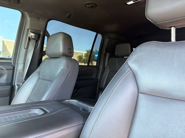 Used 2022 Chevrolet Suburban LT w/ Luxury Package RWD image 9