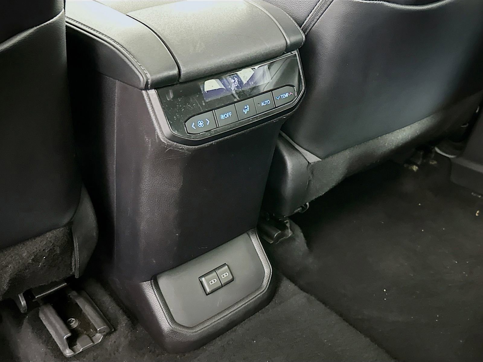 Used 2022 Toyota Highlander XLE AWD/4WD image 27