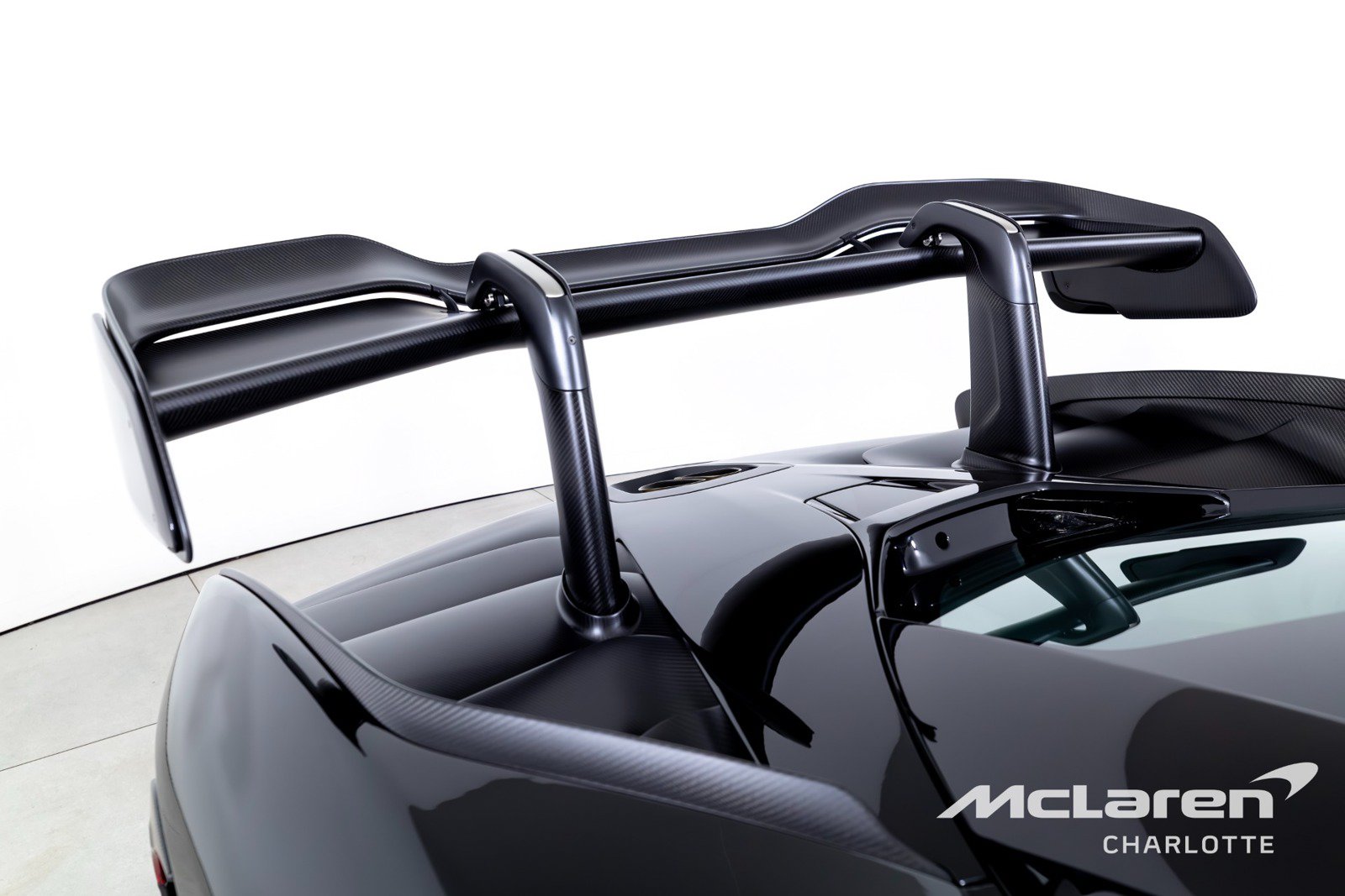 Used 2019 McLaren Senna RWD image 35