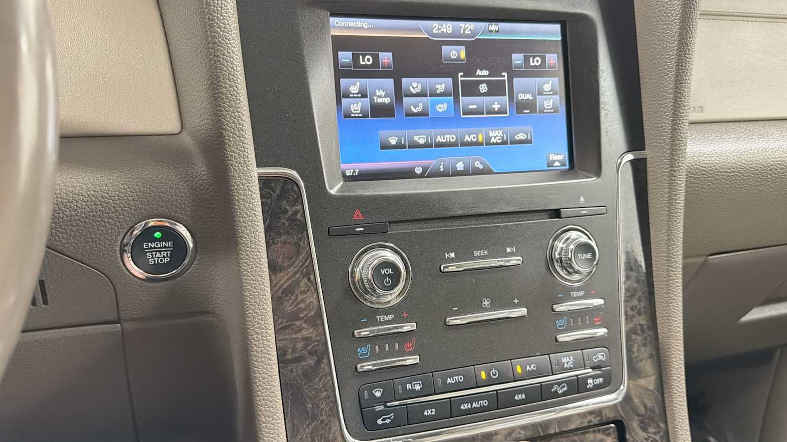 Used 2015 Lincoln Navigator 4WD image 21