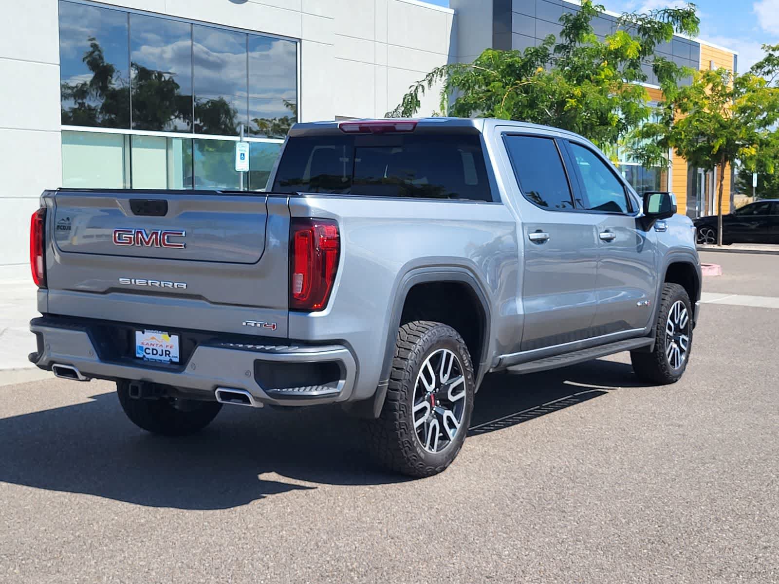 Used 2024 GMC Sierra 1500 AT4 w/ Technology Package AWD/4WD image 5