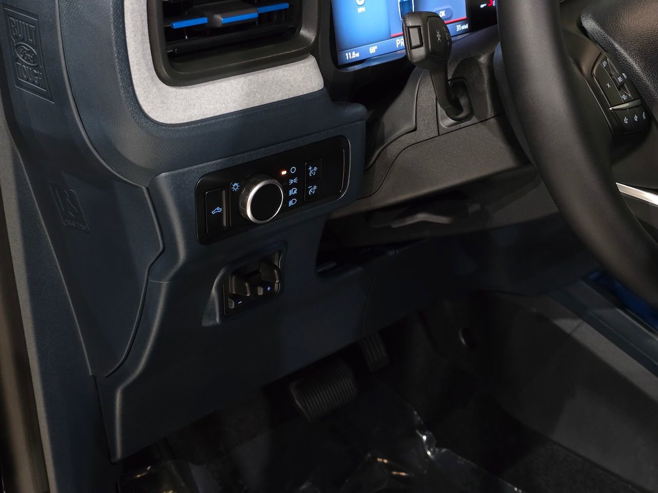 New 2025 Ford Maverick XLT w/ XLT Luxury Package image 18