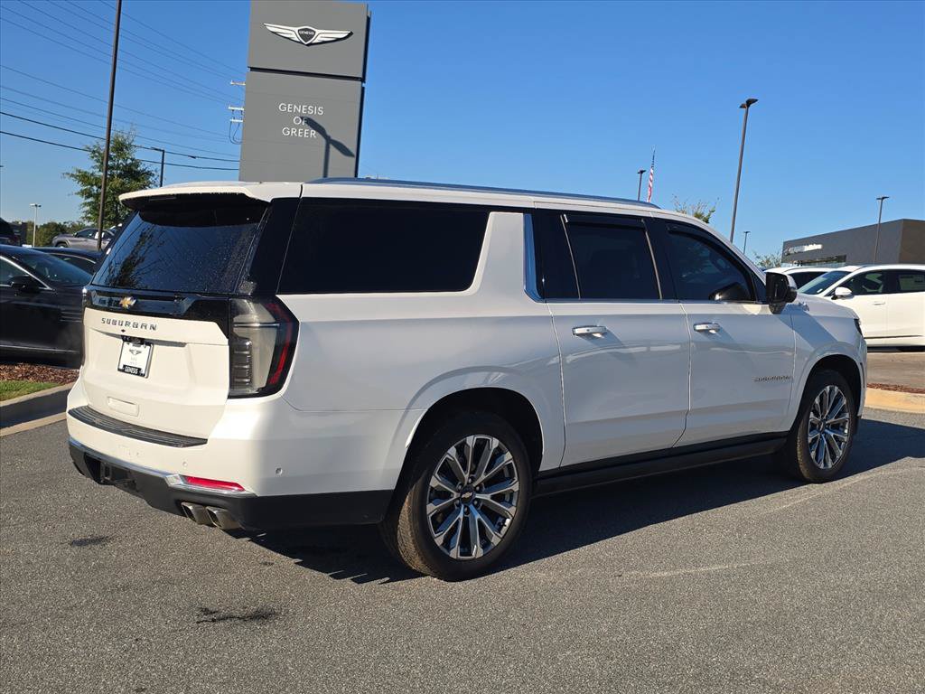 Used 2025 Chevrolet Suburban High Country AWD/4WD image 3