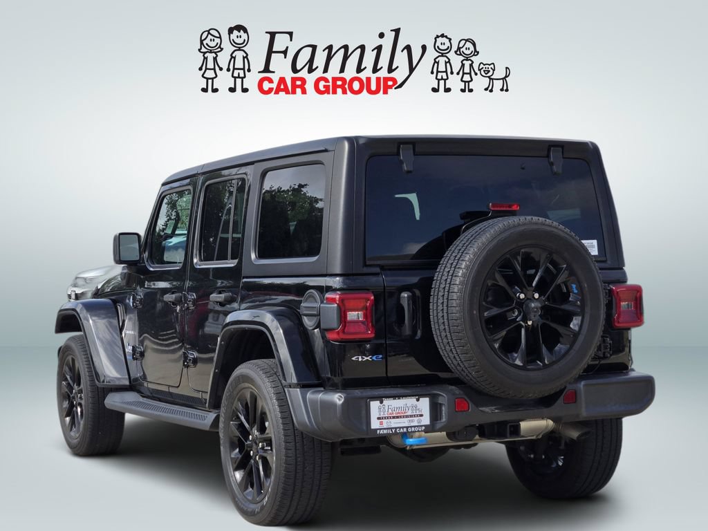 Used 2023 Jeep Wrangler Unlimited Sahara w/ Cold Weather Group AWD/4WD image 3