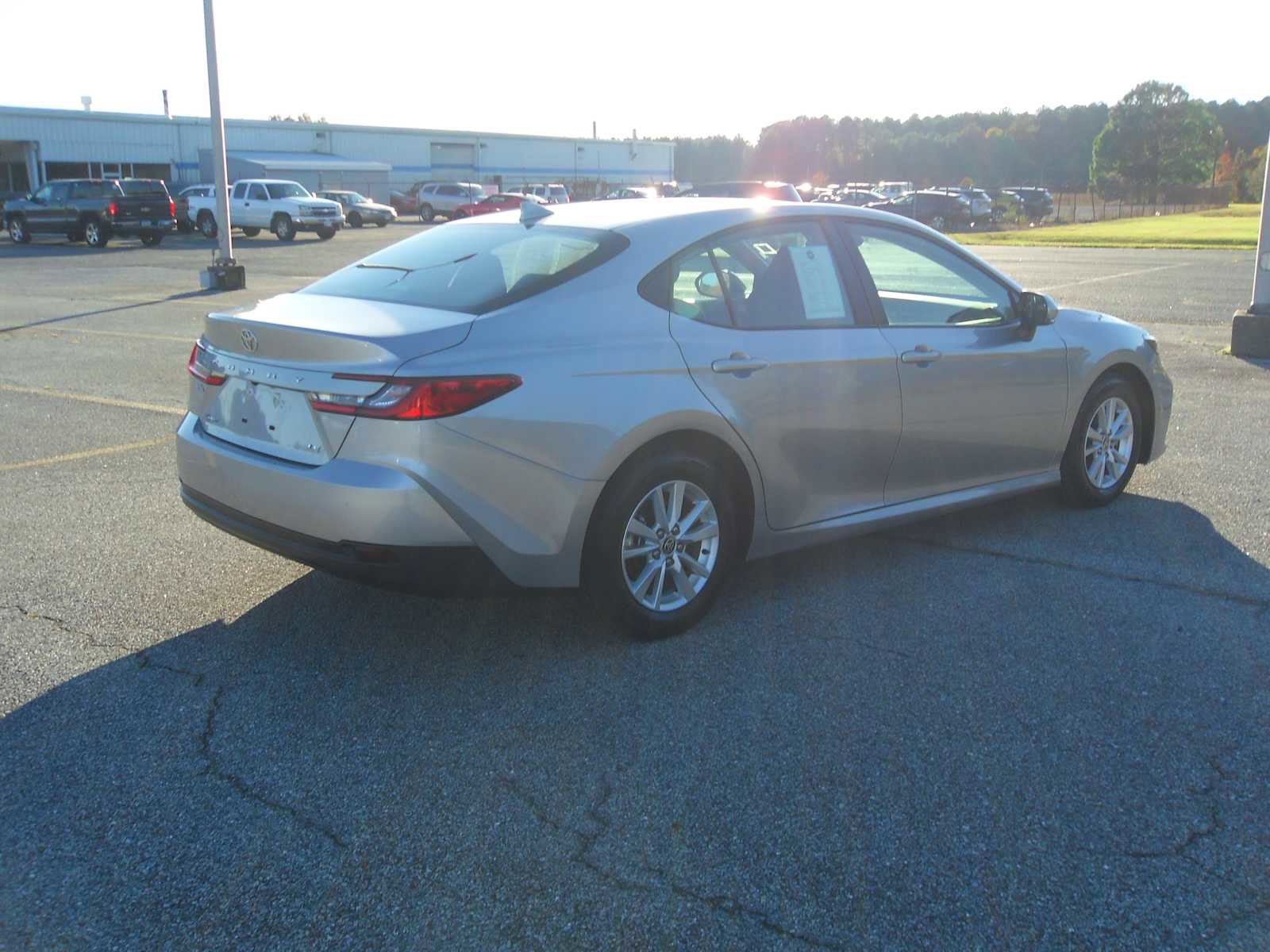 Used 2025 Toyota Camry LE image 5