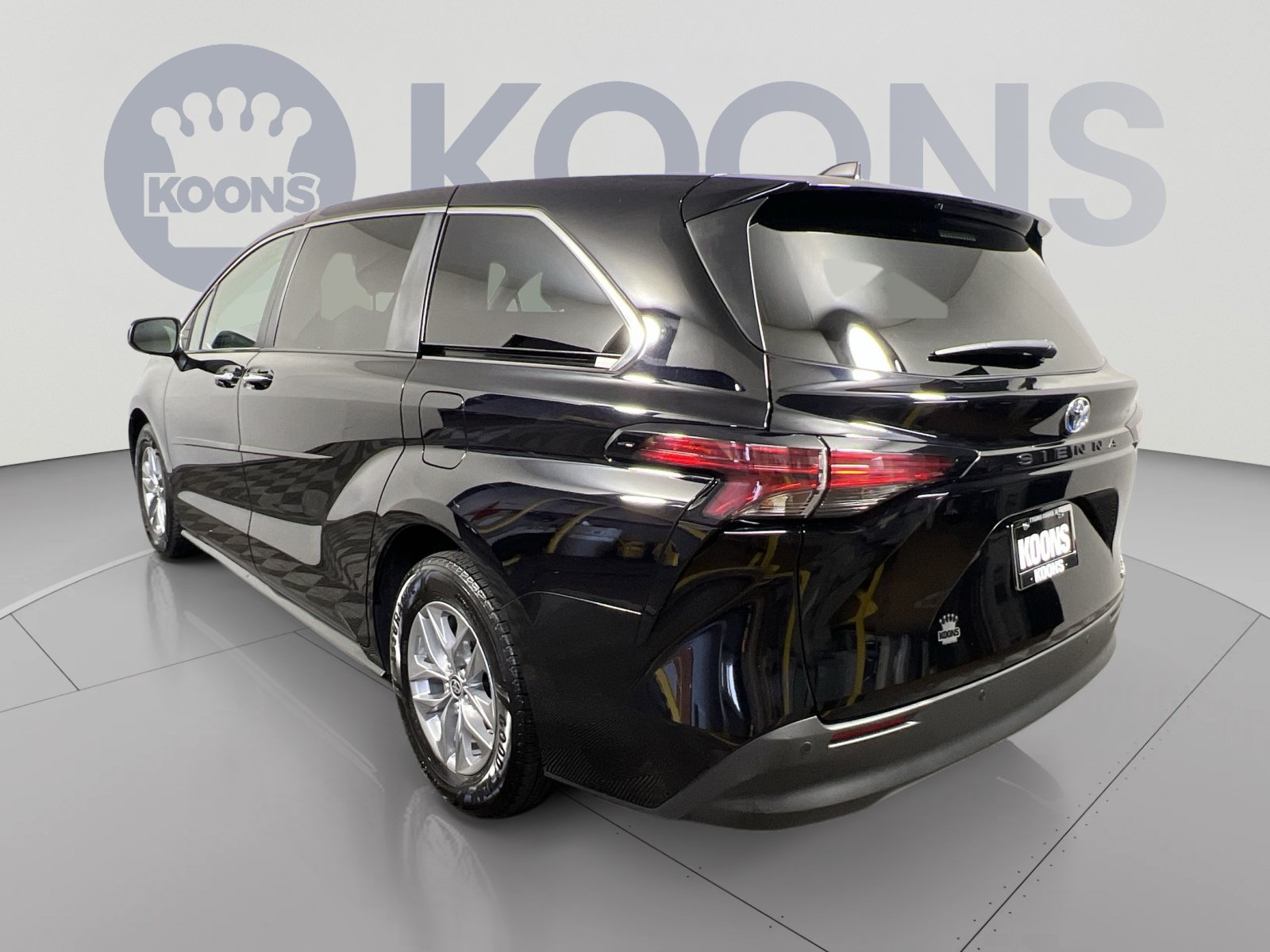 Used 2022 Toyota Sienna XLE FWD image 4