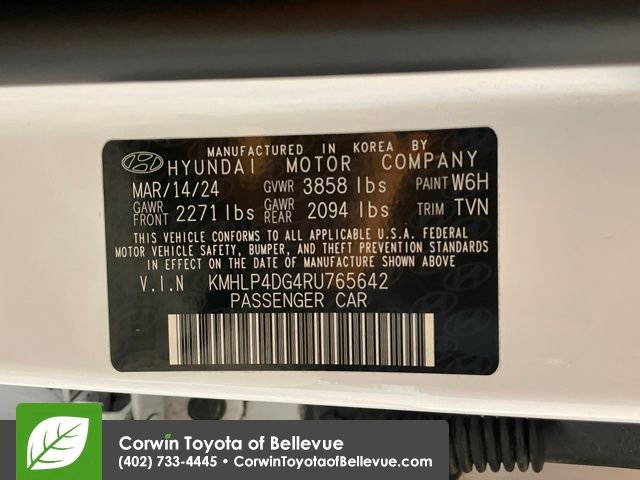 Used 2024 Hyundai Elantra Limited image 30