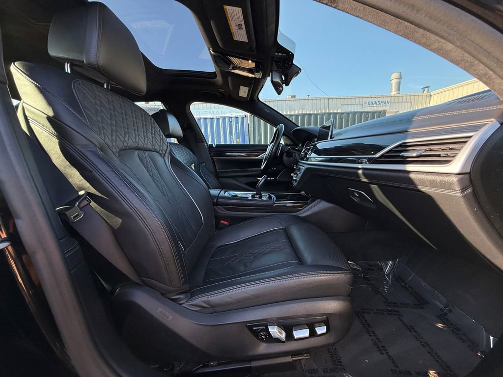 Used 2018 BMW 750i xDrive image 26