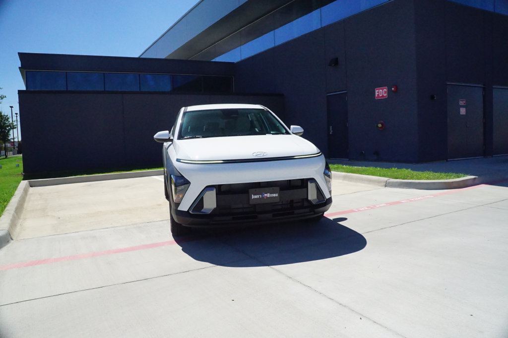 New 2027 Hyundai Kona SE FWD image 2