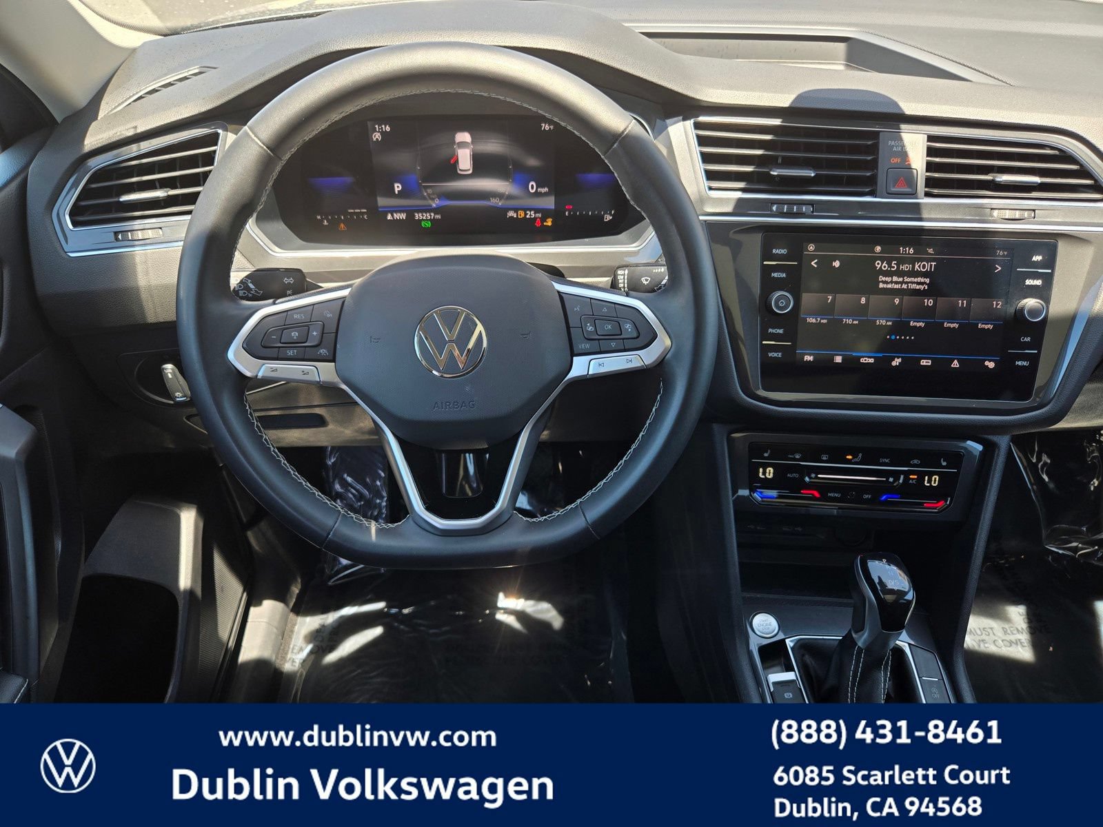 Used 2023 Volkswagen Tiguan SE w/ Panoramic Sunroof Package FWD image 13