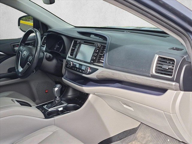 Used 2018 Toyota Highlander Limited Platinum AWD/4WD image 23