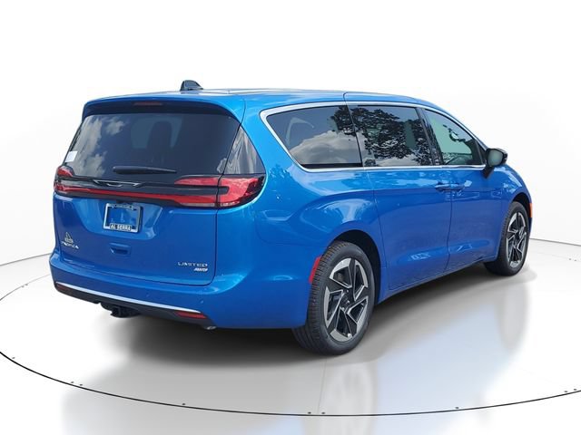 New 2027 Chrysler Pacifica Limited AWD/4WD image 4