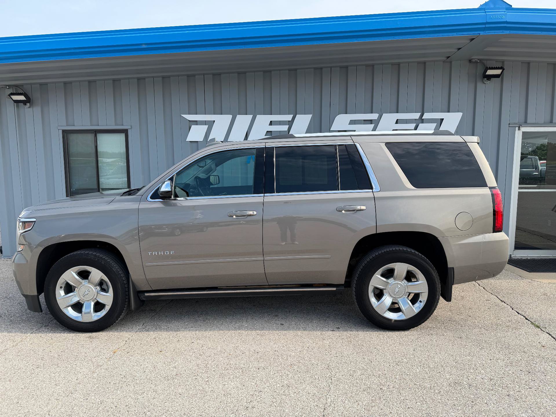 Used 2019 Chevrolet Tahoe Premier AWD/4WD image 1