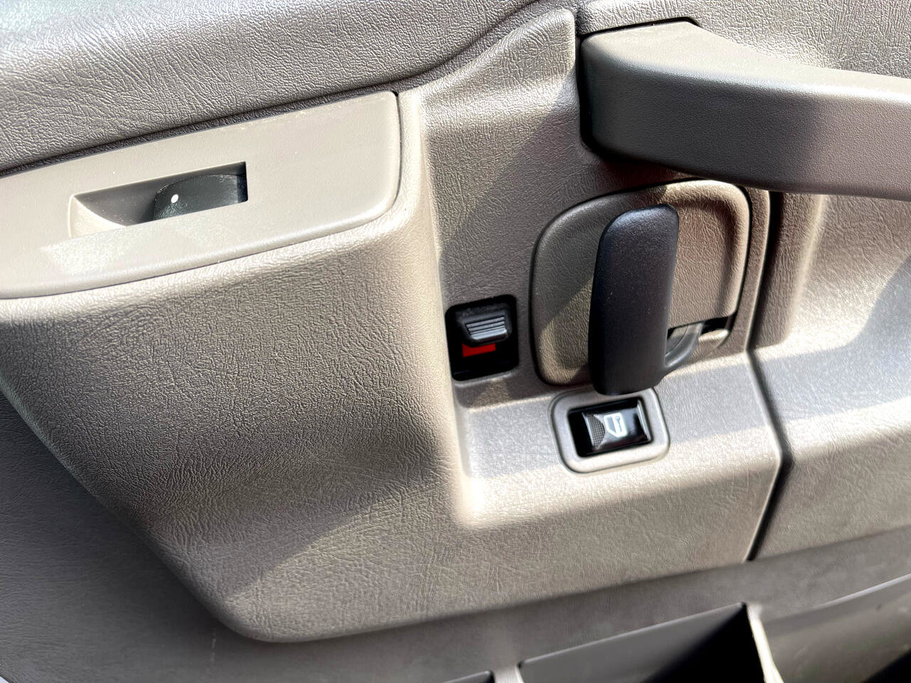 Used 2020 Chevrolet Express 2500 w/ Driver Convenience Package image 18