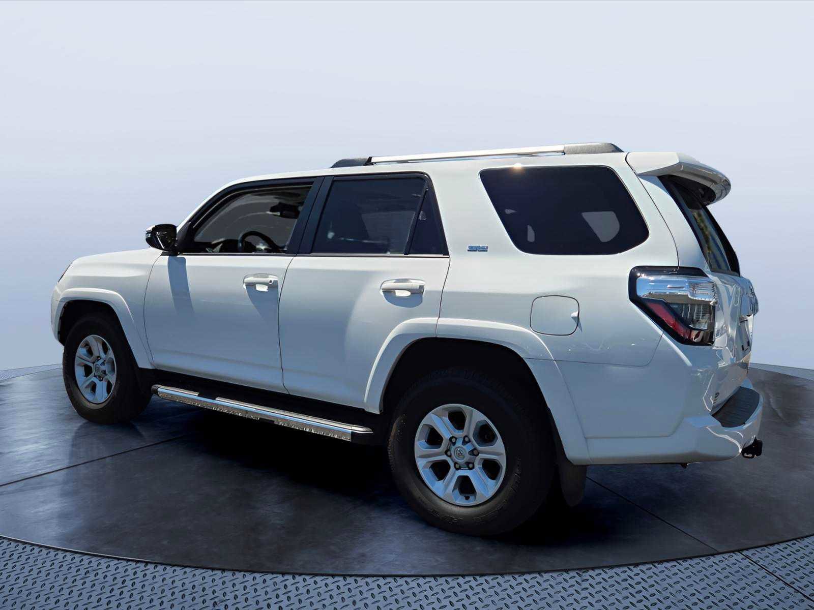Used 2024 Toyota 4Runner SR5 Premium w/ Moonroof Package RWD image 4