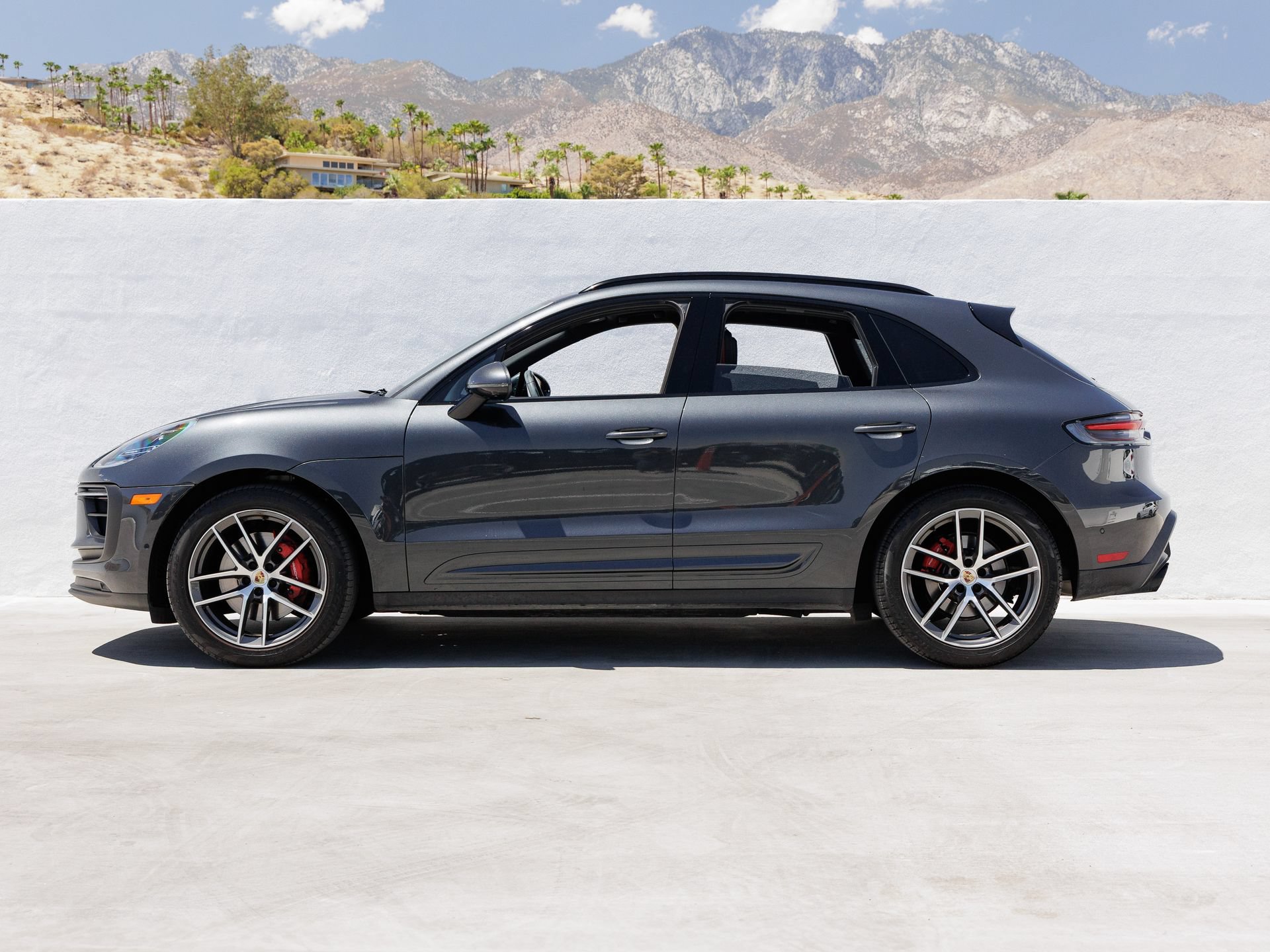 Certified 2023 Porsche Macan S AWD/4WD image 2