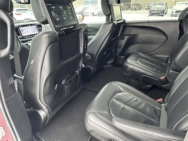 Used 2021 Chrysler Pacifica Touring-L w/ Uconnect Theater Family Group image 31
